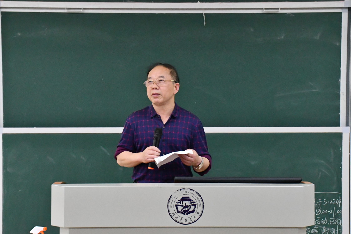 中药资源学教研室主任周日宝老师讲话